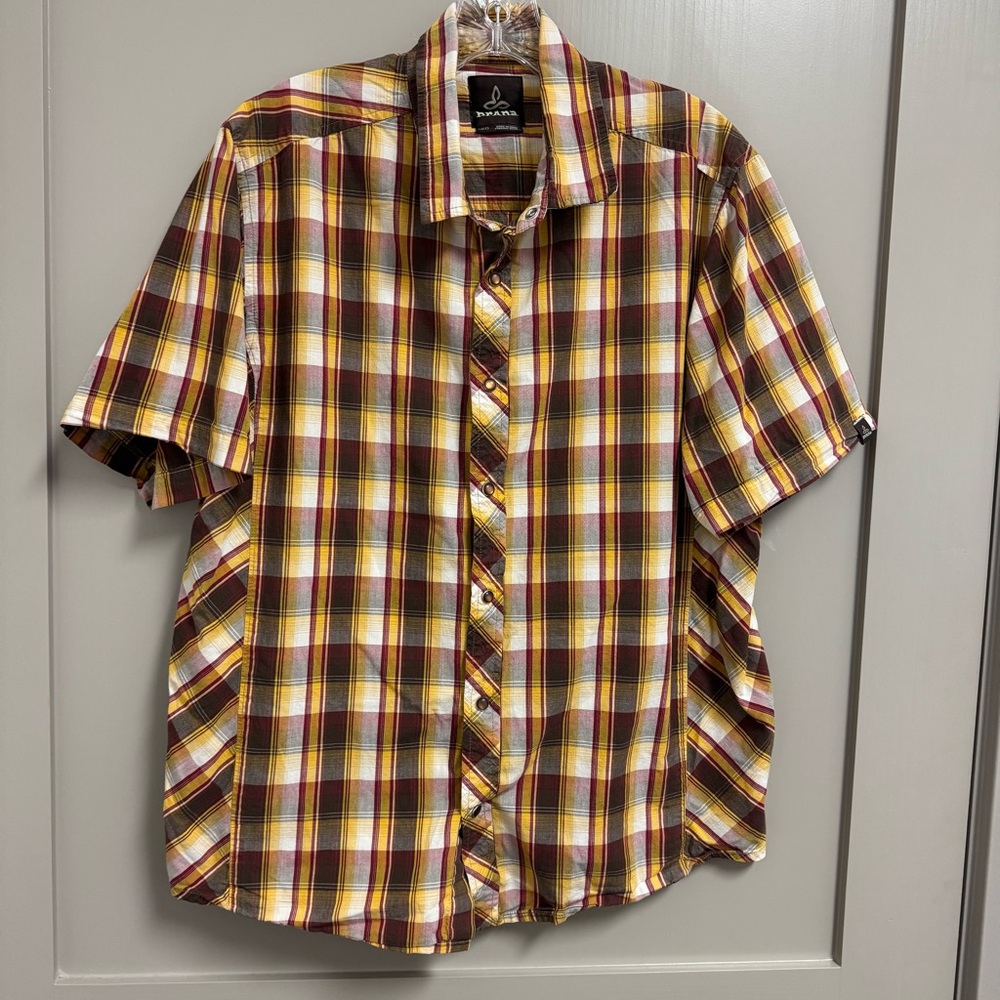Prana Short Sleeve Pearl Snap‎ Brown Plaid Shirt Men’s Size Medium Cotton